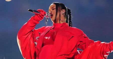 Rihanna Posa Por Primera Vez Junto A A AP Rocky Y Su Hijo En Portada De