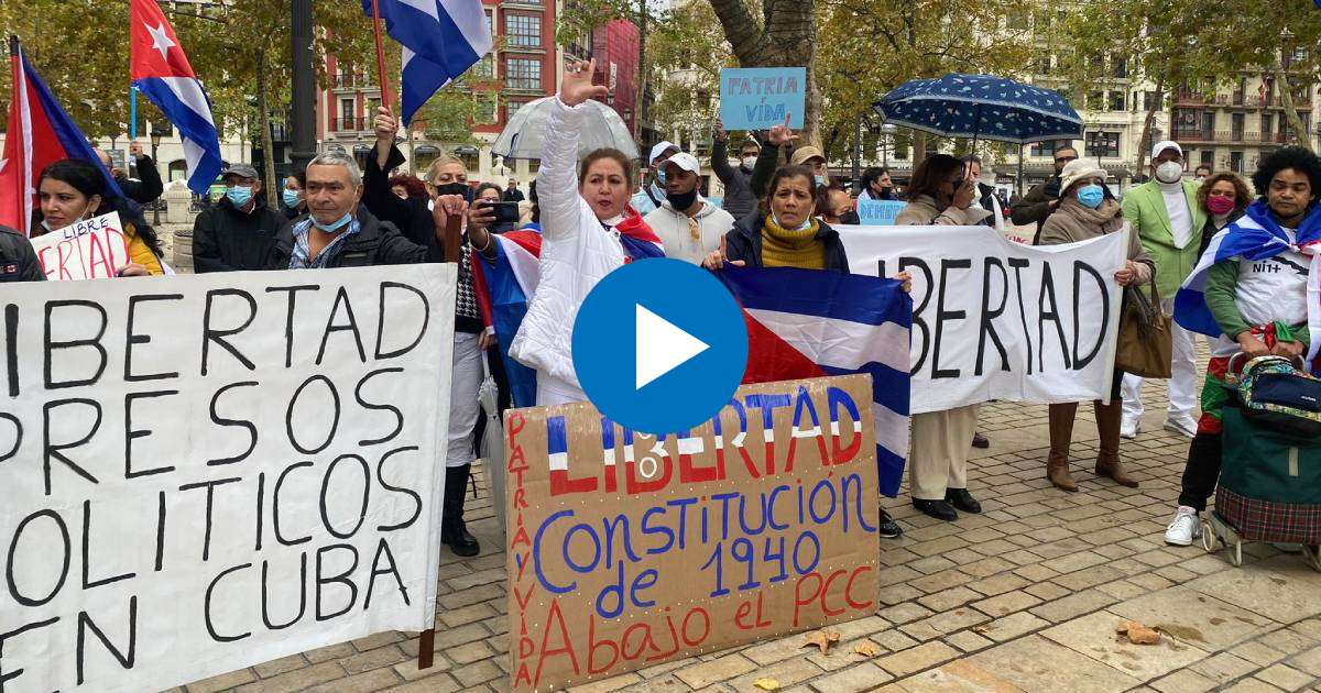 Manifestación de cubanos en Bilbao © Twitter @Nik0Gutierrez