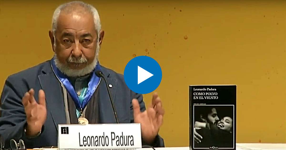 El escritor Leonardo Padura en la presentación de su nueva novela en la FIL © Captura de video YouTube / FIL Guadalajara