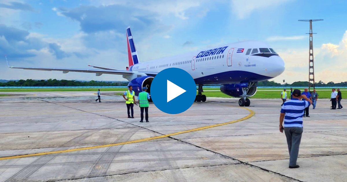 Avión de Cubana de Aviación que llegó este lunes al país © Facebook/AVIAMPORT