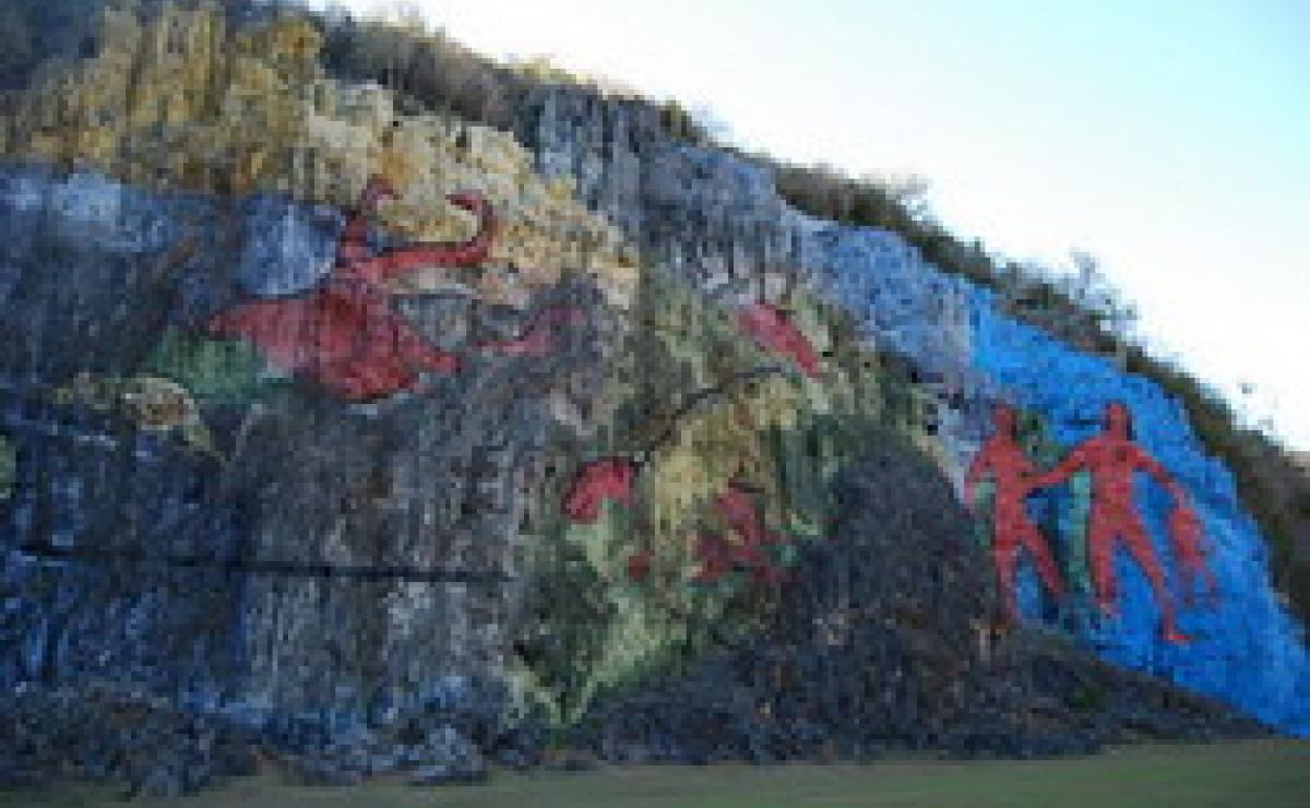 El Mural de la Prehistoria en Viñales llega a sus 50 años