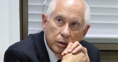 Economista Carmelo Mesa-Lago recibe premio de la Universidad de Pittsburgh