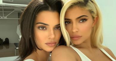 Las hermanas han compartido sensuales fotografías luciendo su espectacular figura.
