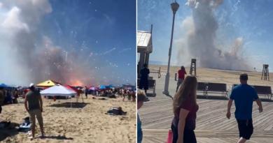 Carga de fuegos artificiales explota por accidente en una playa de Estados Unidos