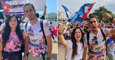 Youtubers cubanos Sandra Cires y Harold Valdés participan en multitudinaria protesta frente a la Casa Blanca
