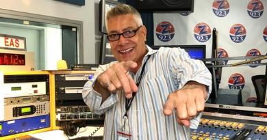 Adrián Mesa, reconocido locutor cubano de la radio de Miami, será desconectado este miércoles