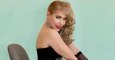 Rebeca Martínez se gana elogios de sus fans posando con sexy vestido negro