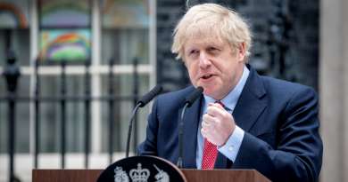 Boris Johnson dimite como líder del Partido Conservador
