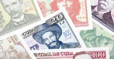 Cuba fija tasa de cambio oficial a 120 pesos por dólar en compra de divisas a población