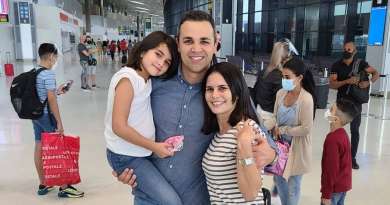 Lieter Ledesma celebra un año de la llegada a EE.UU. de su esposa y su hija 