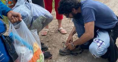 Actor cubano dona sus zapatos a persona damnificada por el huracán Ian