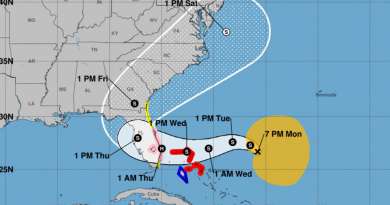 Advierten sobre peligrosas marejadas ciclónicas en costa este de Florida por tormenta Nicole