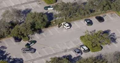 Encuentran cadáver en vehículo estacionado en Walmart de Florida