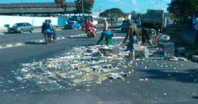 Caen cajas de huevos de un camión en Sancti Spíritus