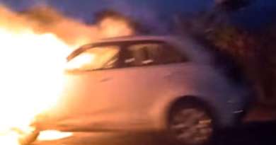 Auto de renta turística se incendia en la Autopista Nacional