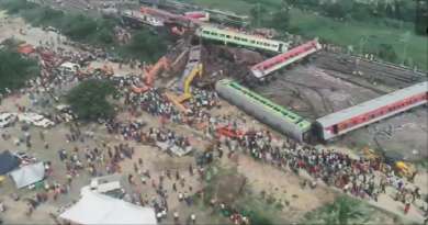 Ascienden a casi 300 los fallecidos en catástrofe ferroviaria en la India