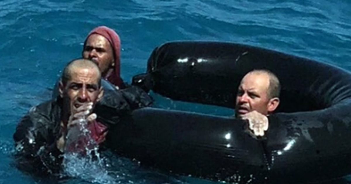 Cubanos a la deriva © Captura de video / WSVN