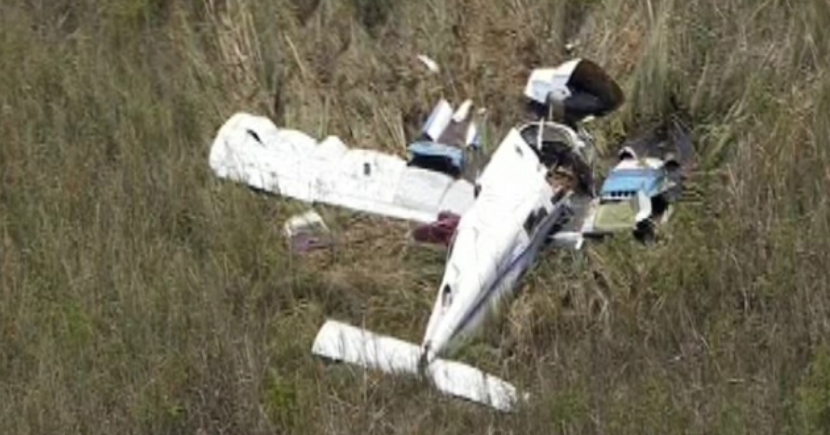 Dos aviones pequeños se estrellan en los Everglades, al suroeste de Miami Dos aviones pequeños se estrellan en los Everglades, al suroeste de Miami