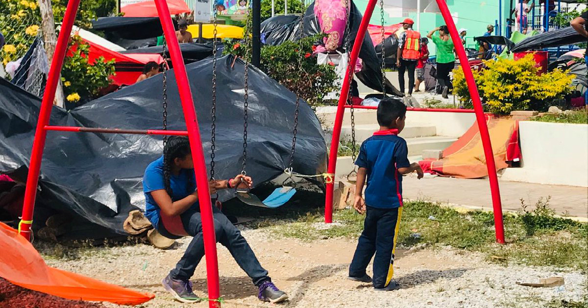 Caravana De Migrantes Un Pueblo Mexicano Azotado En Por Un Sismo Aloja A Migrantes En Su