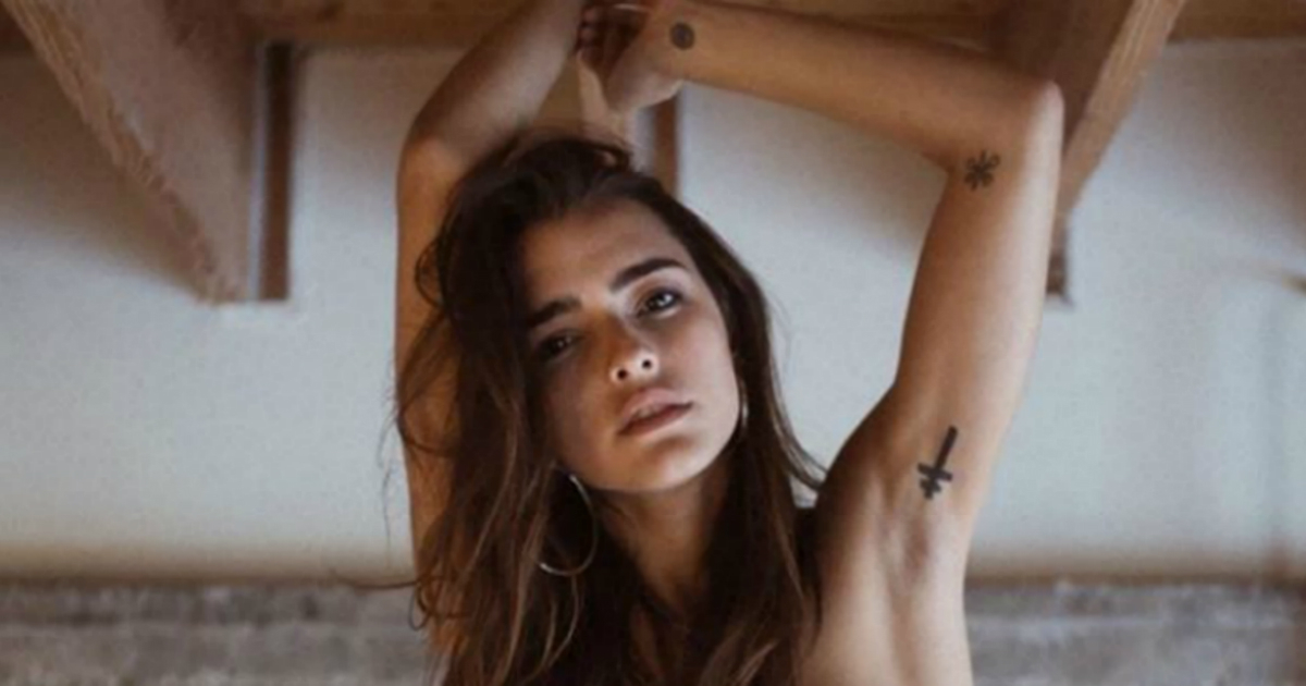 Lucy vives naked