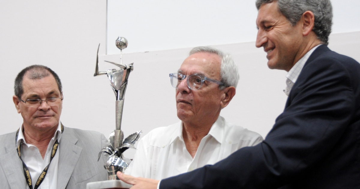 Eusebio Leal recibe el Premio Honorífico de Habanos © ACN