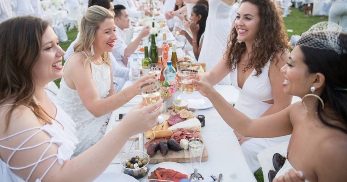 Dîner en Blanc de Paris (Page officielle)/ Facebook