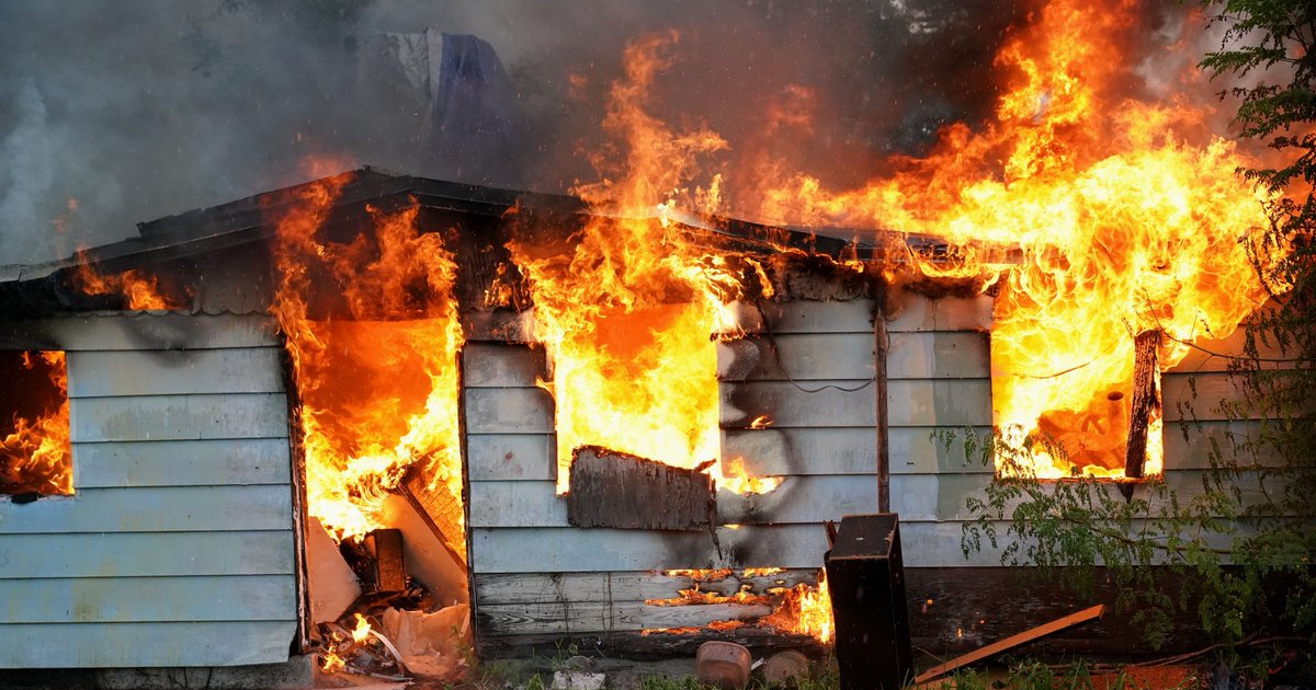 Un rayo destruye parte de una casa en Miami-Dade