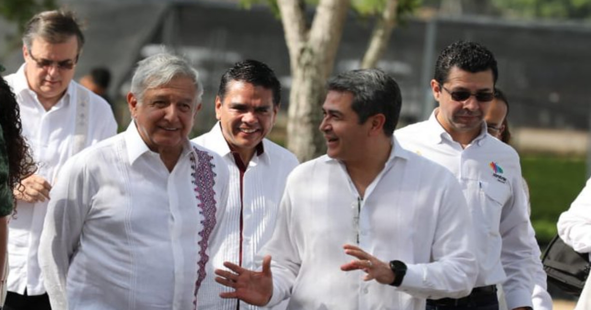 El presidente de México (i) y su homólogo de Honduras, Juan Orlando Hernández (d) © Twitter / Casa Presidencial de Honduras
