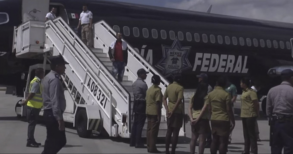 Avión de la Policía Federal de México traslada migrantes a La Habana © Prensa Latina