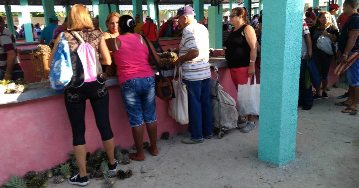 Venta de alimentos en Santa Clara © CiberCuba