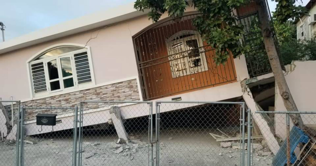 Casa que sufrió algunos daños como consecuencia del sismo © Twitter/Paul Tutiven