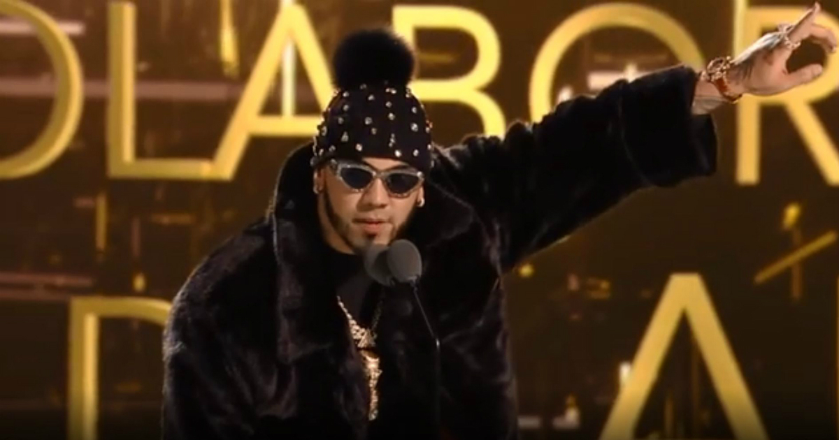 Anuel AA dedica uno de sus dos Premios Lo Nuestro a su hermano preso y