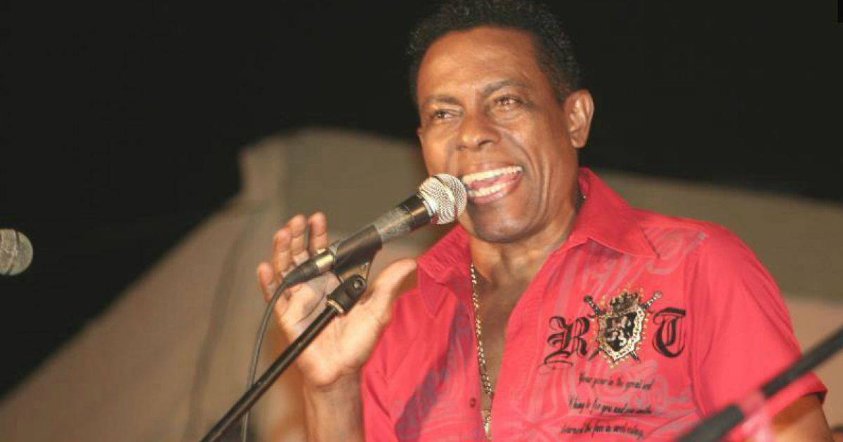 Cándido Fabré ofrece un concierto en la azotea de su casa en Cuba