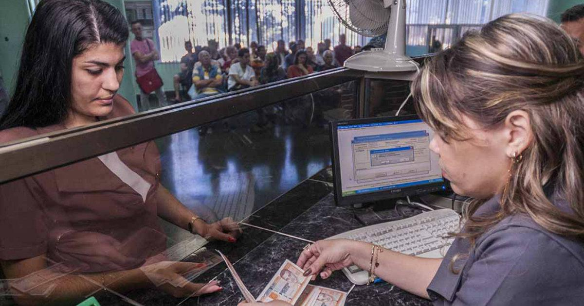 Oficina bancaria en Cuba (Imagen referencial) © Abel Padrón Padilla / ACN