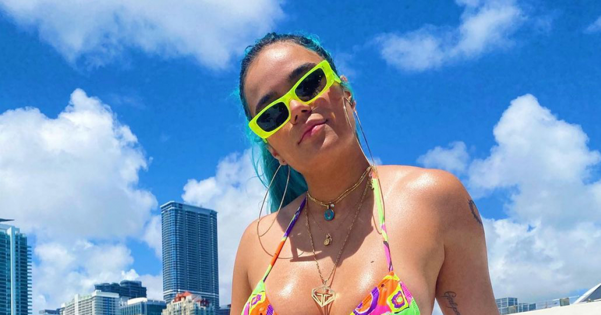 Karol G shares a photo of a bikini on fire on a yacht after his hit “El Makinon”