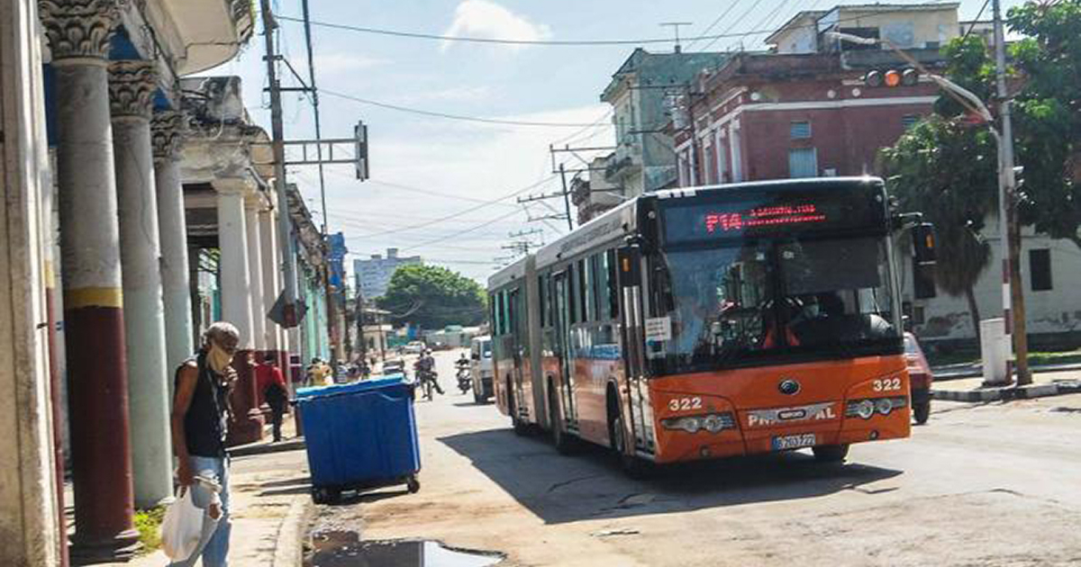 Suspenden transporte público en La Habana por huracán Ida - Vimarsana News
