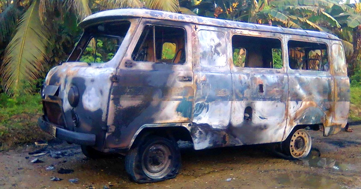 Estado en que quedó el vehículo devorado por las llamas © Facebook / Accidente Buses & Camiones