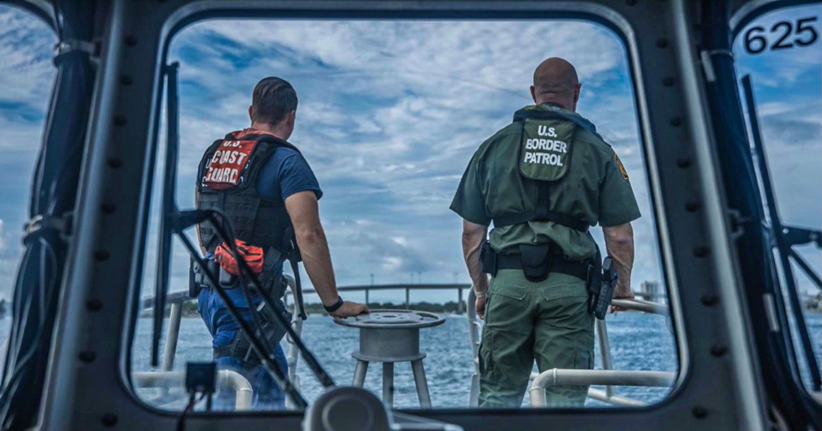 Oficiales estadounidenses que custodian las fronteras marinas © Twitter/Chief Patrol Agent Walter N. Slosar