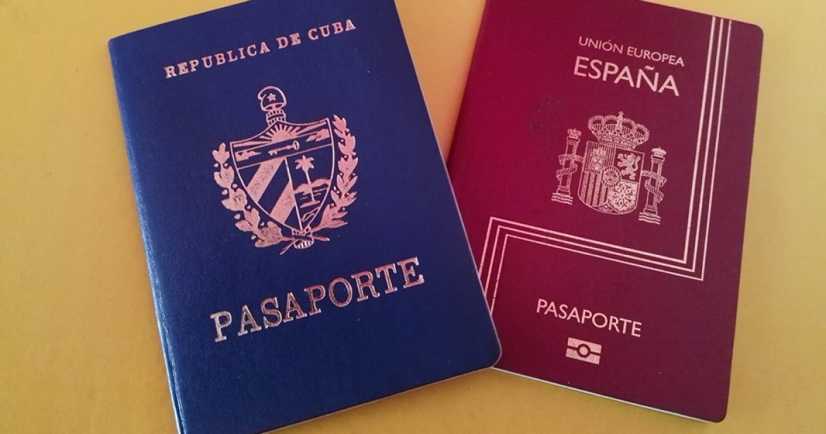 Pasaportes cubano y español © Cubanos en España / Facebook