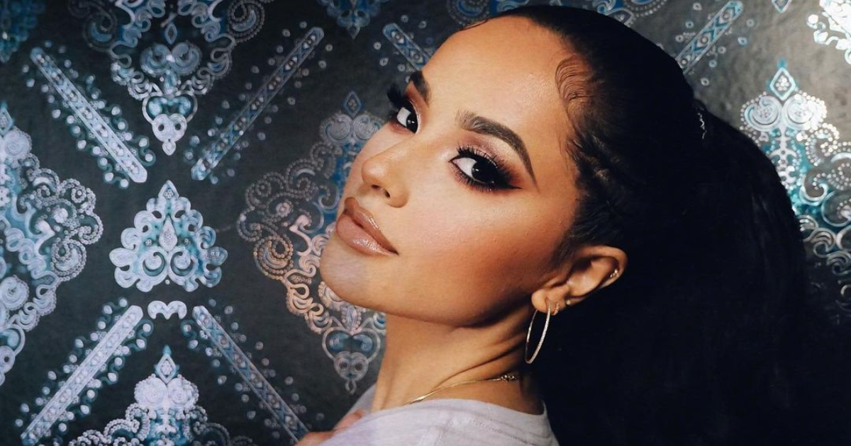 Becky G posa para su primera portada en la revista "Variety"