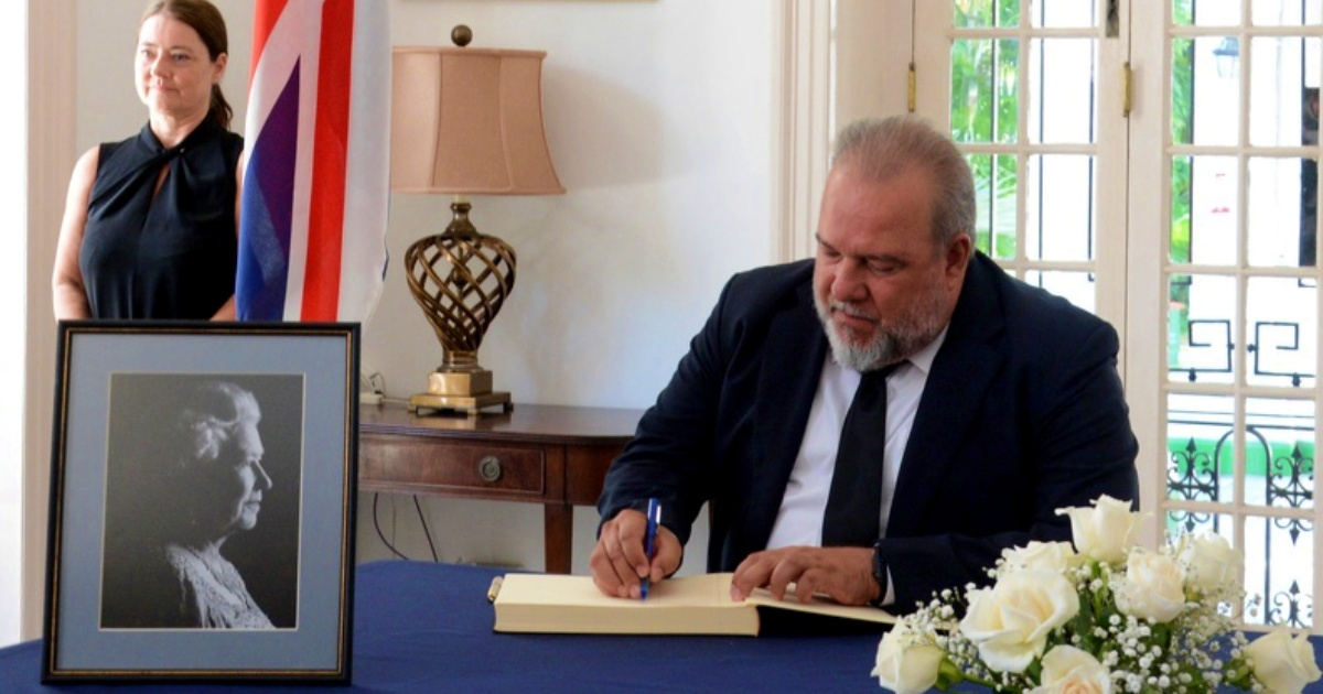 Cuban Prime Minister Manuel Marrero signs a book of condolences for the death of Queen Elizabeth II