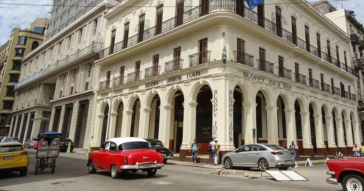Privatizan calle frente al Sloppy Joe's Bar de La Habana