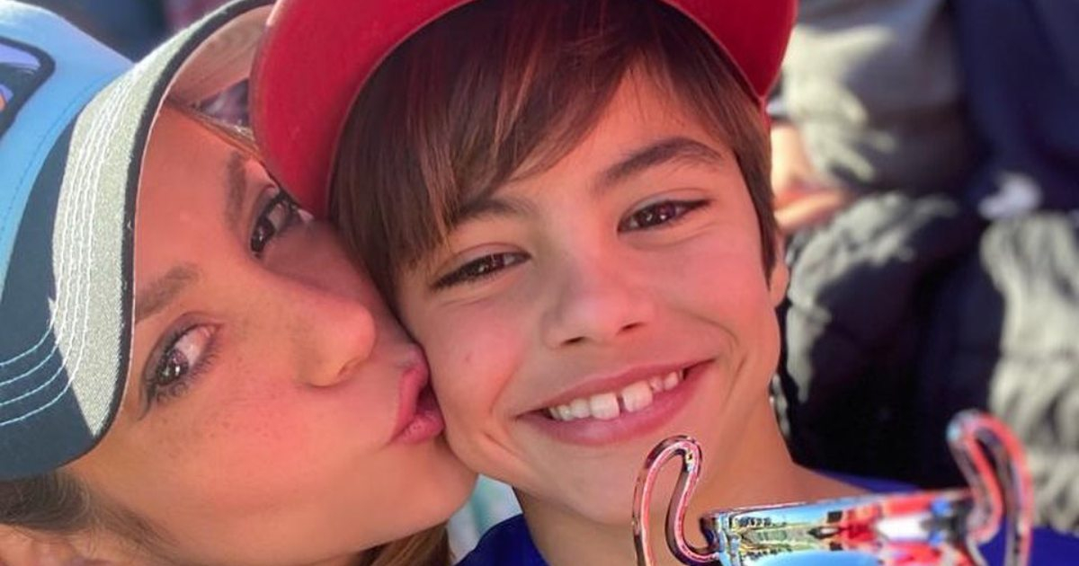 Shakira celebra triunfo de su hijo Milan en torneo de béisbol