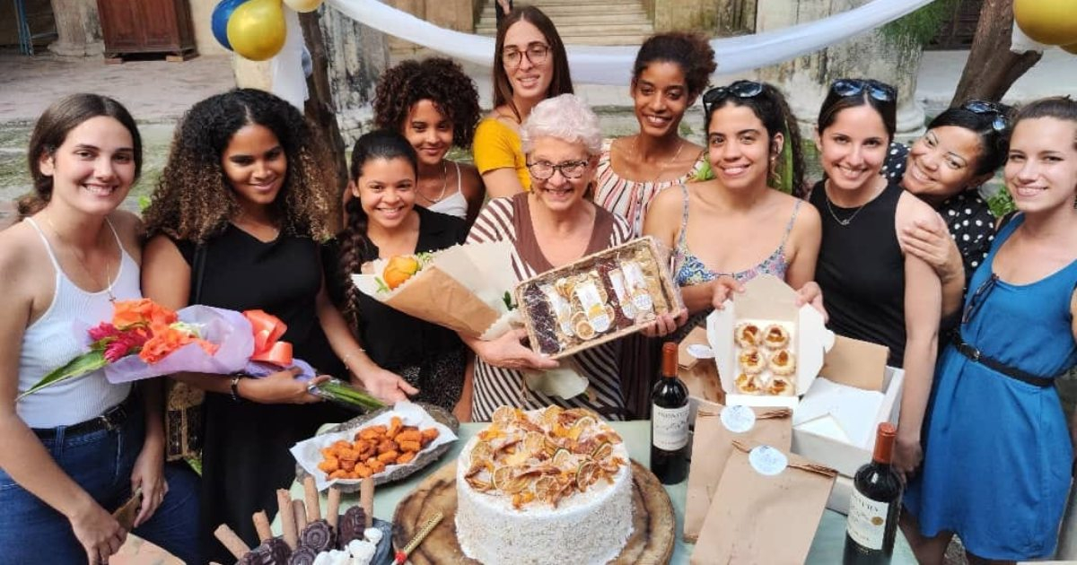 Zenaida Romeu agradece sorpresa en su 70 cumpleaños