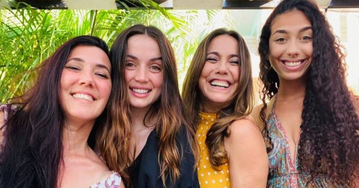 Ana de Armas junto a Claudia y Tahimí Alaviro y la hija de esta última María Fernanda © Instagram / Tahimí Alvariño