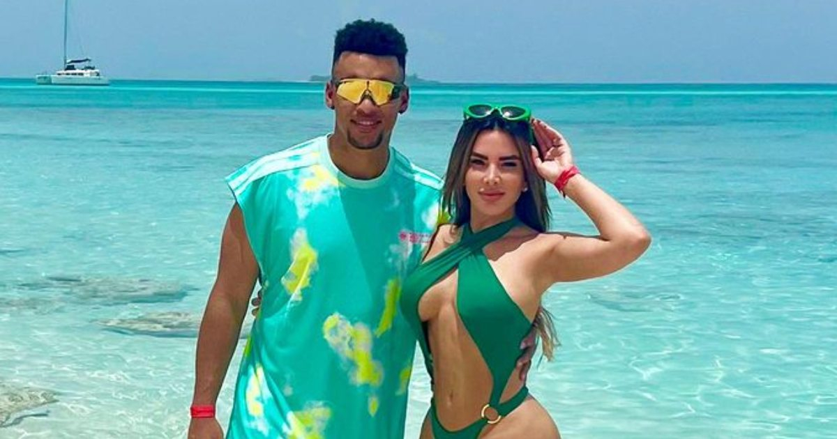 Victor Mesa celebrates his birthday in the Bahamas with the best company