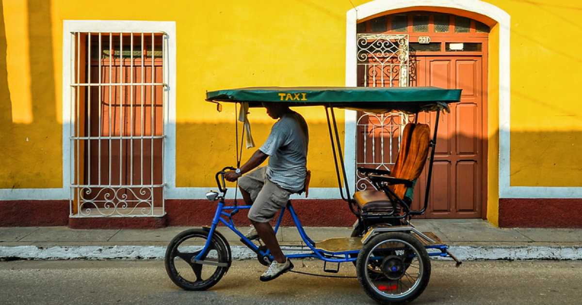 Nueva ley regula la circulación de bicitaxis en La Habana