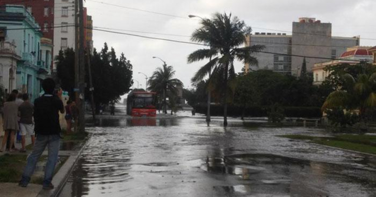 Intensas lluvias y fuertes vientos causan inundaciones en La Habana