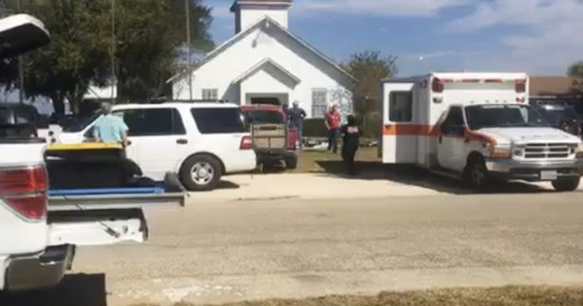 Múltiples víctimas tras tiroteo en una iglesia de Texas